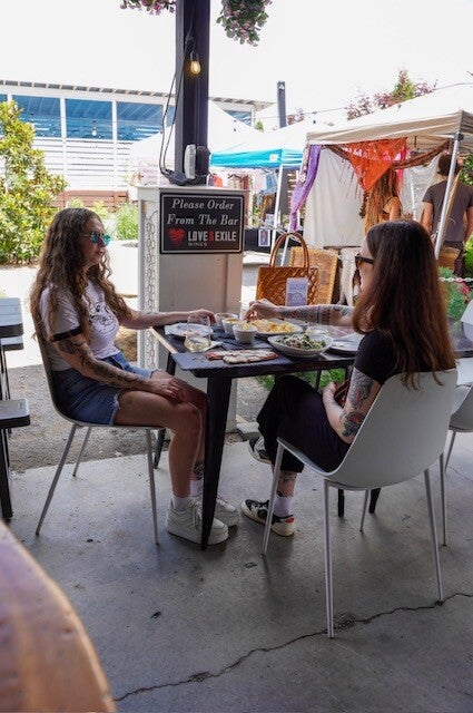 tblgrlsmkt8-standard.jpg