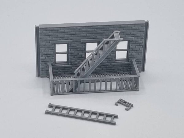 20thCU-066-Wall 150 with Three Windows with Fireladder + Short Ladder