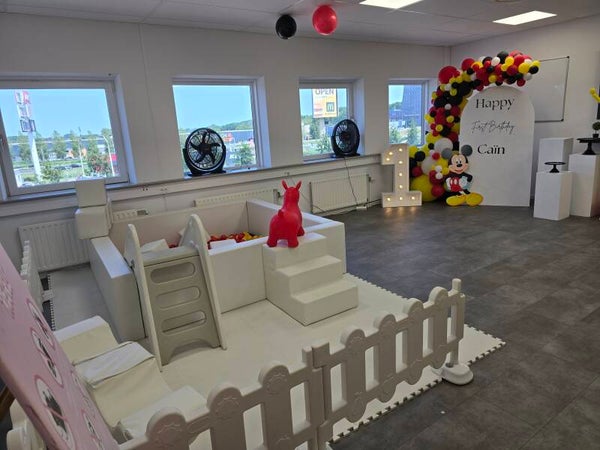 2 ruimtes + Zaaldecoratie Kinderfeestje incl. playground (40 personen)