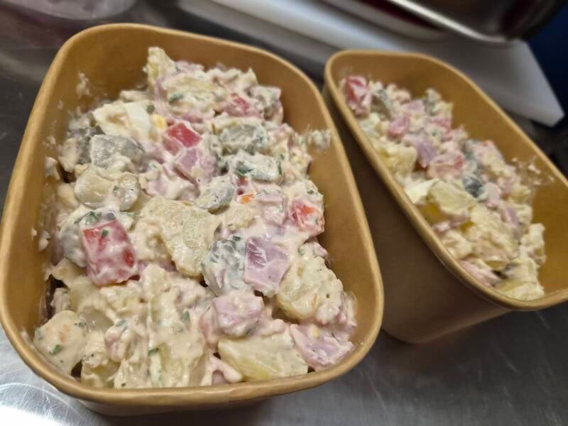 salade pomme de terre piémontaise, jambon, tomate, cornichon, persil