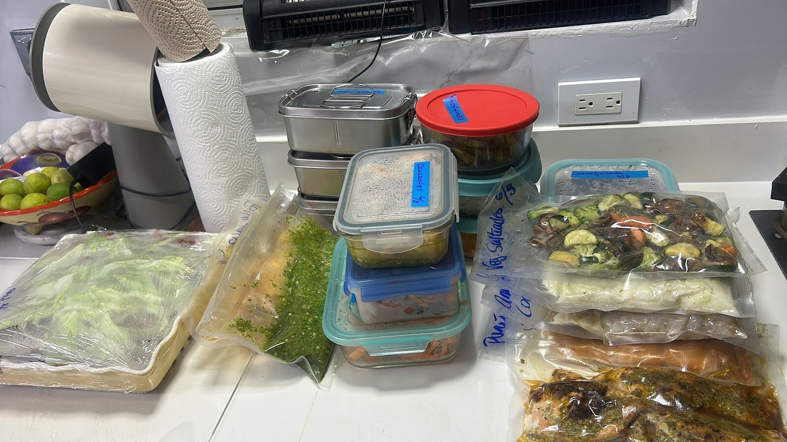 Comidas preparadas por la chef para el menú de la semana en casa