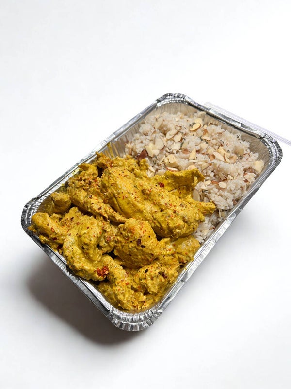 Spicy chicken curry con arroz aromático de coco y almendra