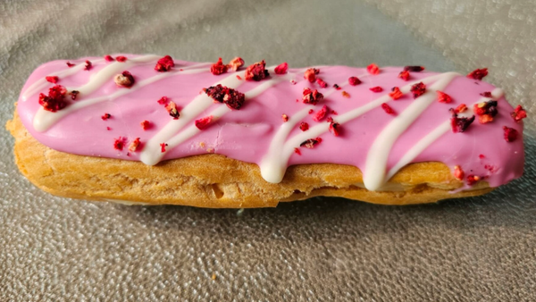Crunchy Sweet Strawberry (éclair)