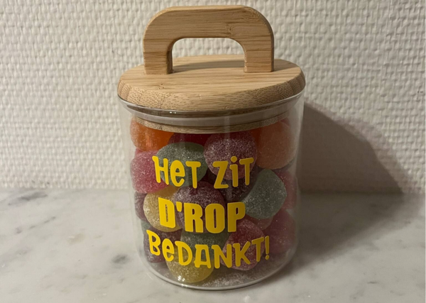 Snoeppot met bamboe deksel met snoep