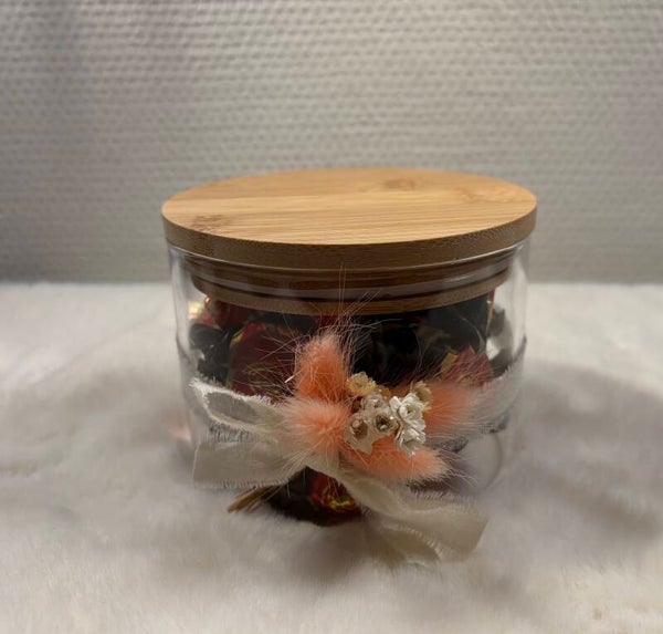 Snoeppot met droogbloemen roze