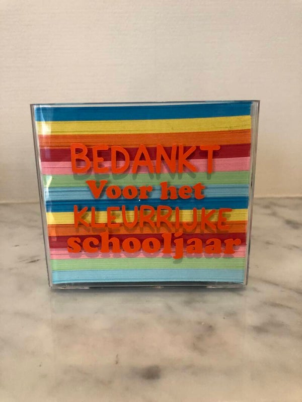 Memo blaadjes bedankt voor het kleurrijke schooljaar oranje