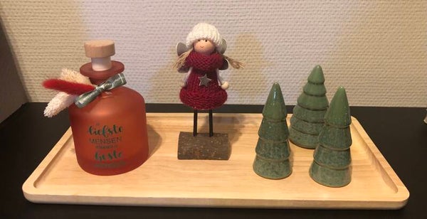 Geschenkje met elfje in het rood