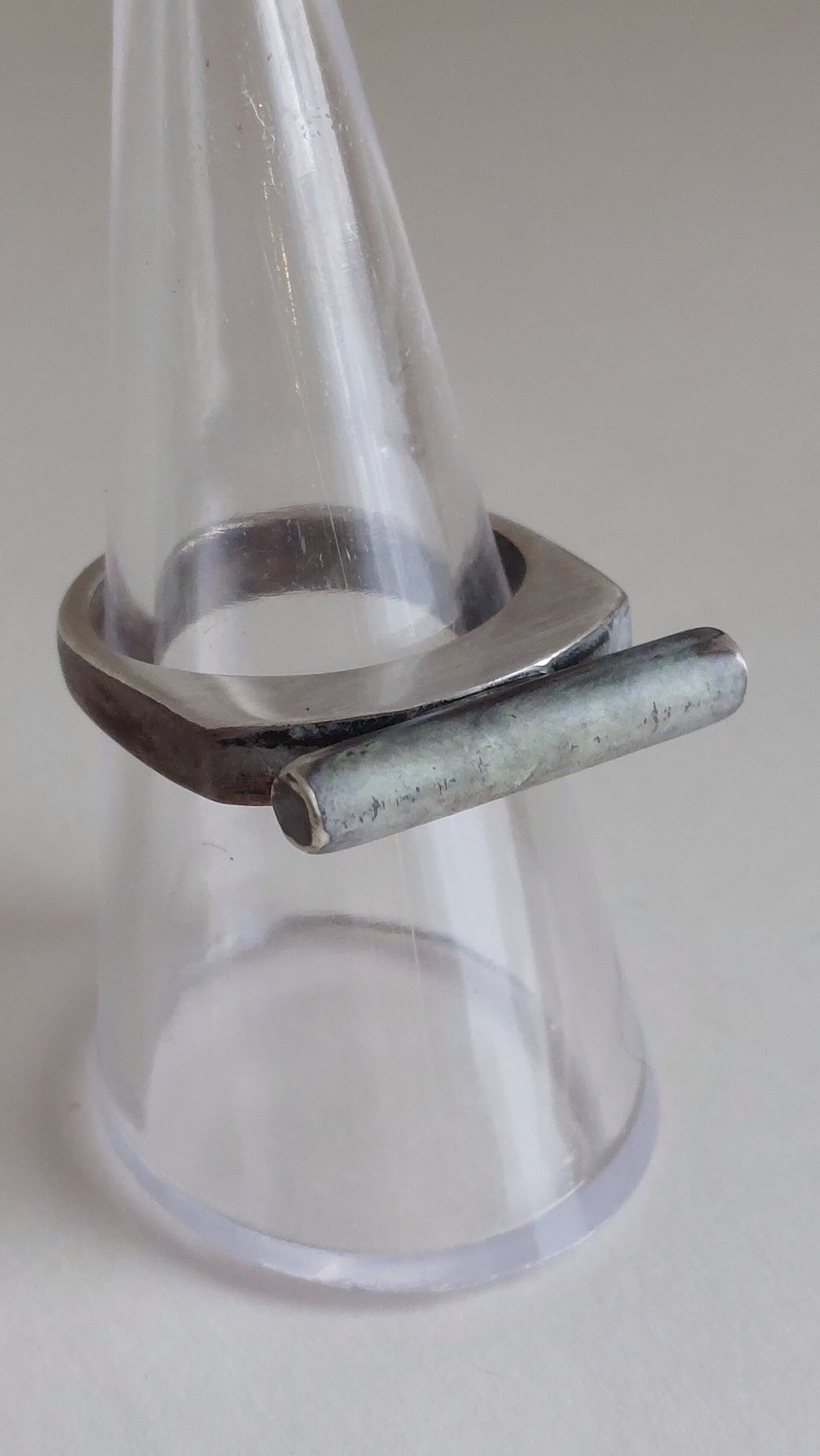 Zilveren ring met bleke patine