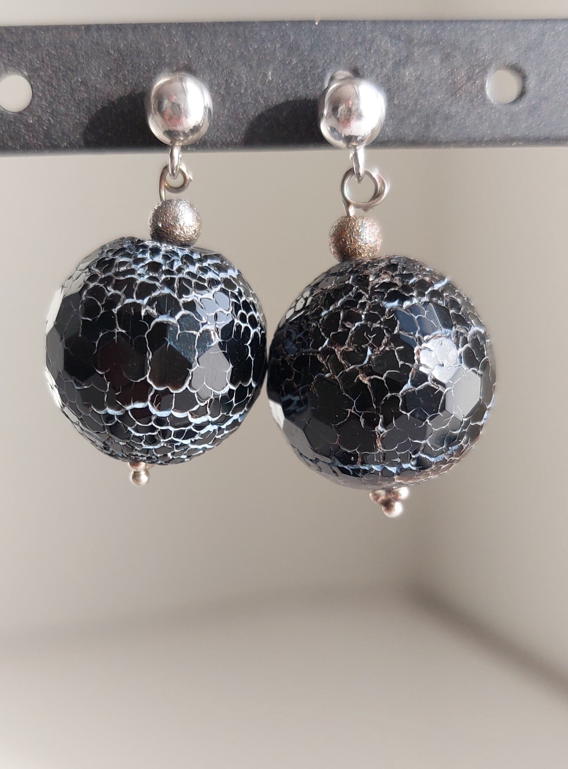 Oorstekers met agaat