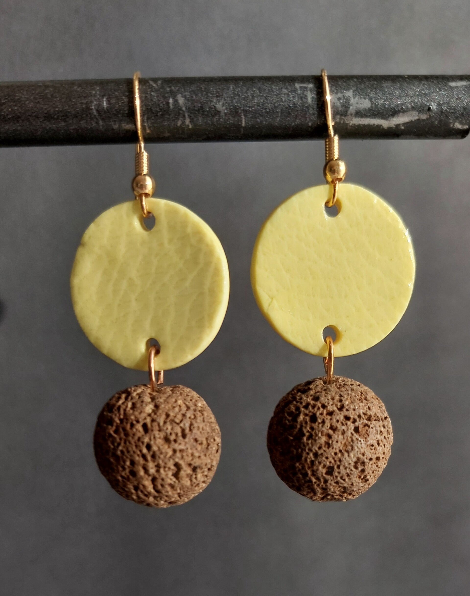 Oorhangers met porselein en natuursteen