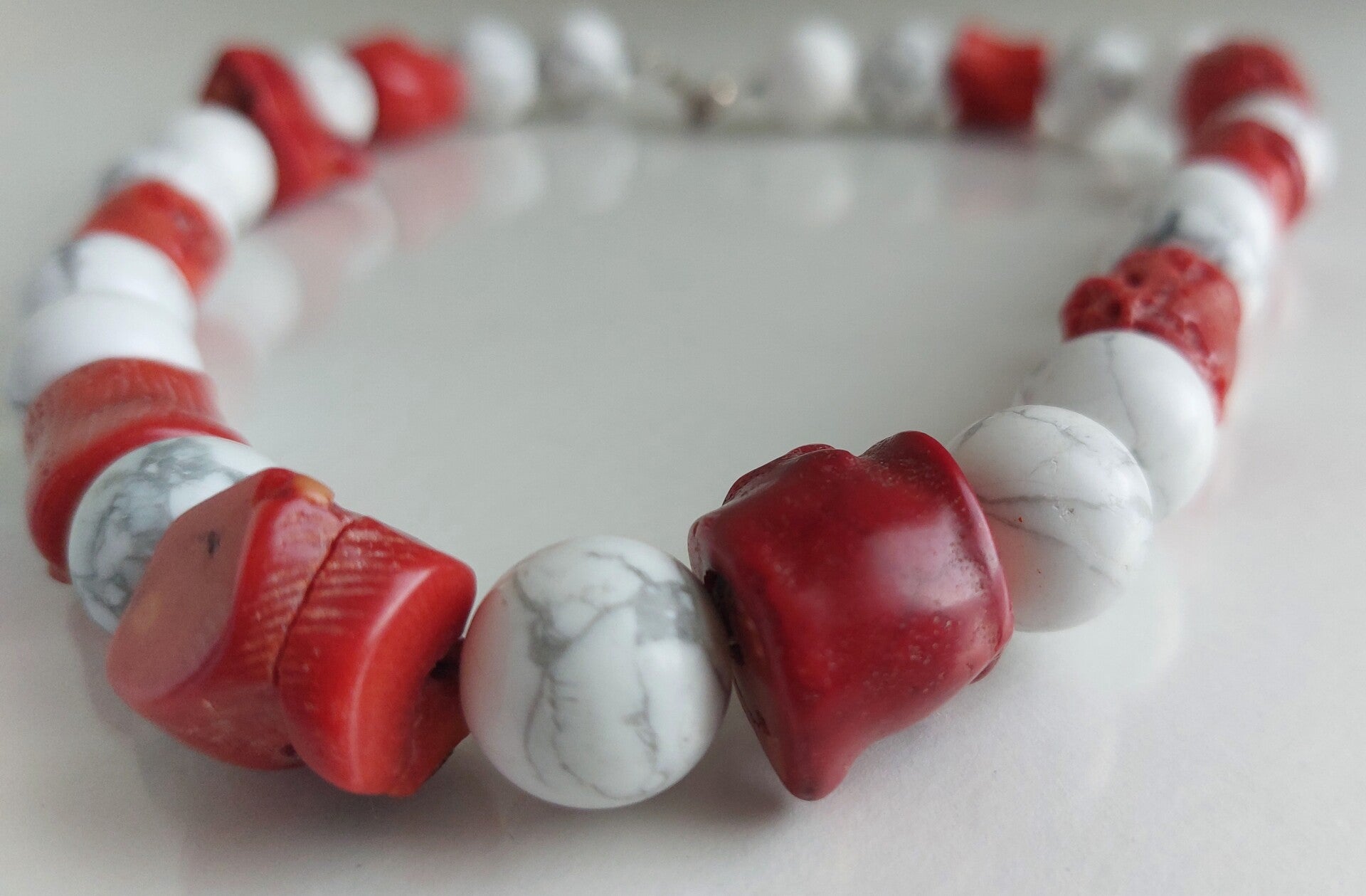 Halssnoer met natuursteen