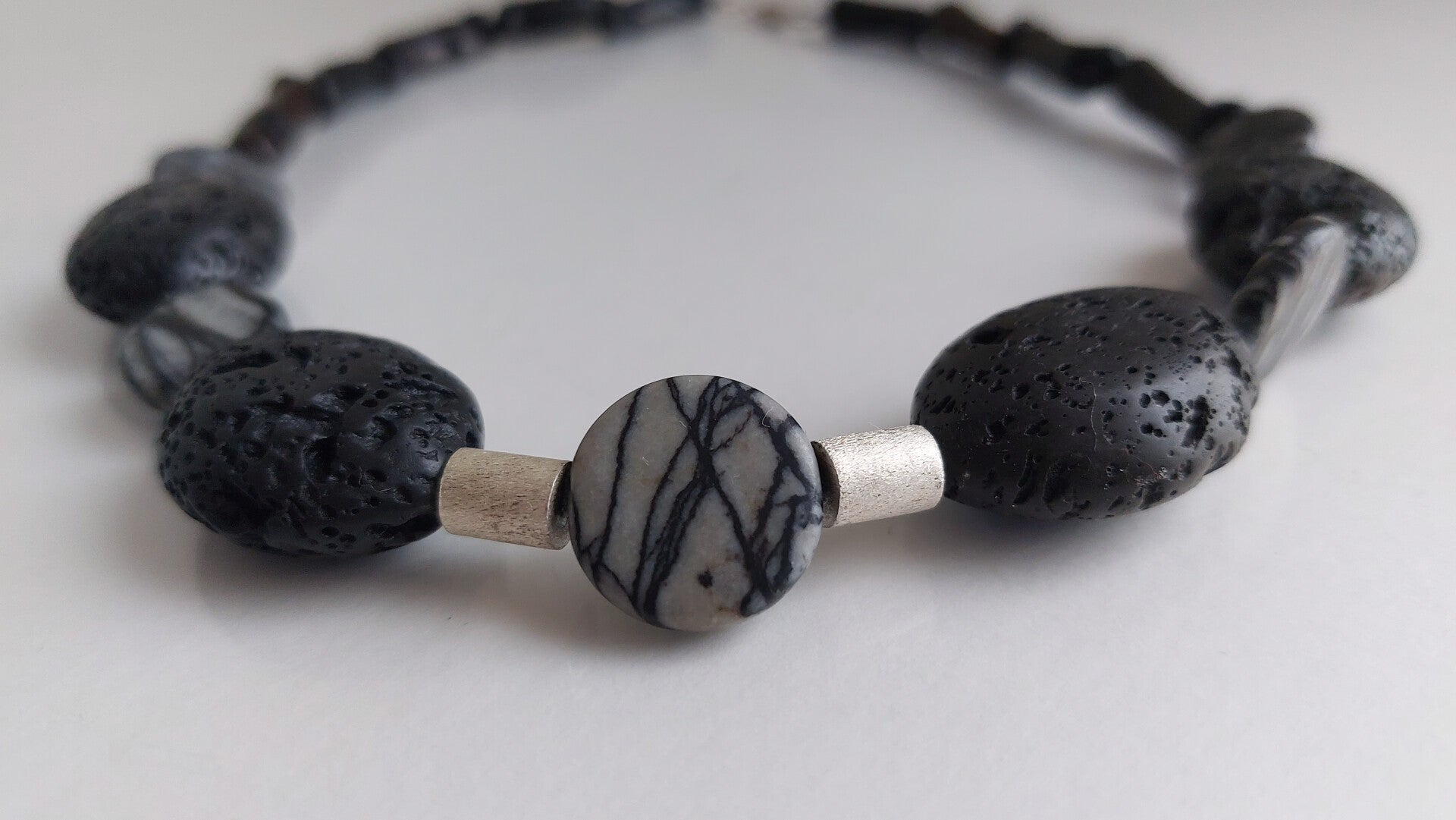 Halssnoer met natuursteen