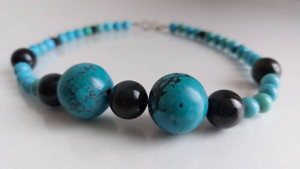 Halssnoer met natuursteen