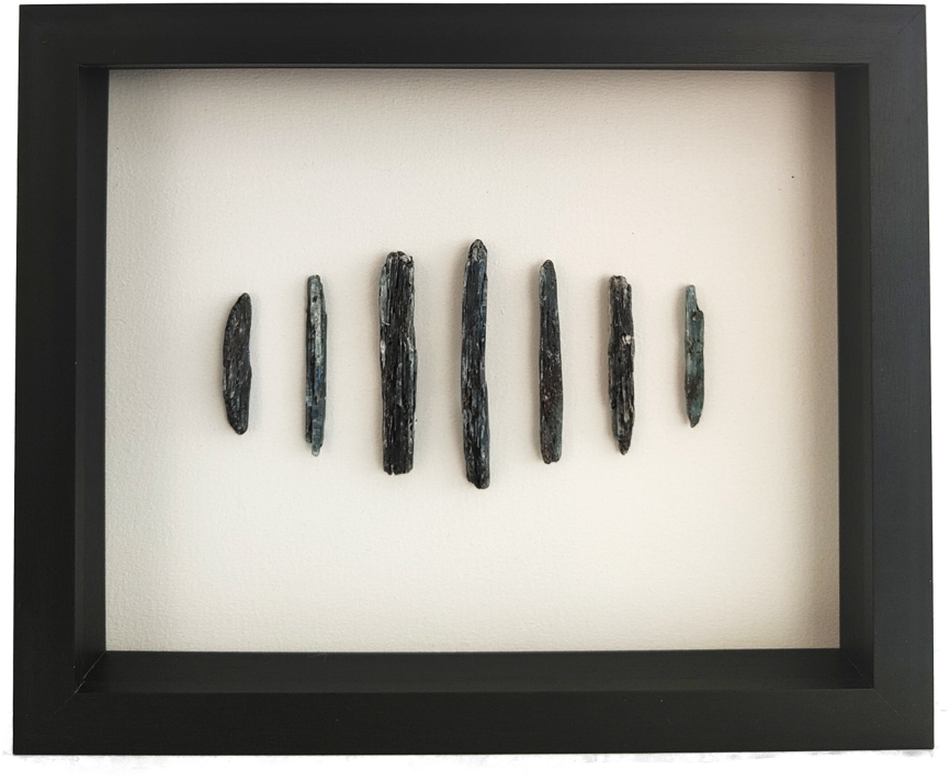 ART 27cmx22cm Zwarte lijst met Kyaniet Staafjes