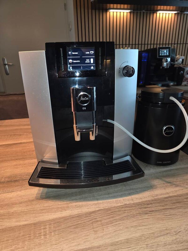 Jura E6 Platin met Jura 1 L Cool Control