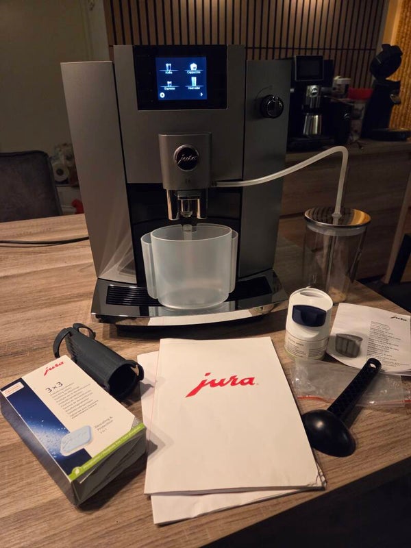 Jura E6 (EC) Dark Inox van 2022 met 6250 Bereidingen