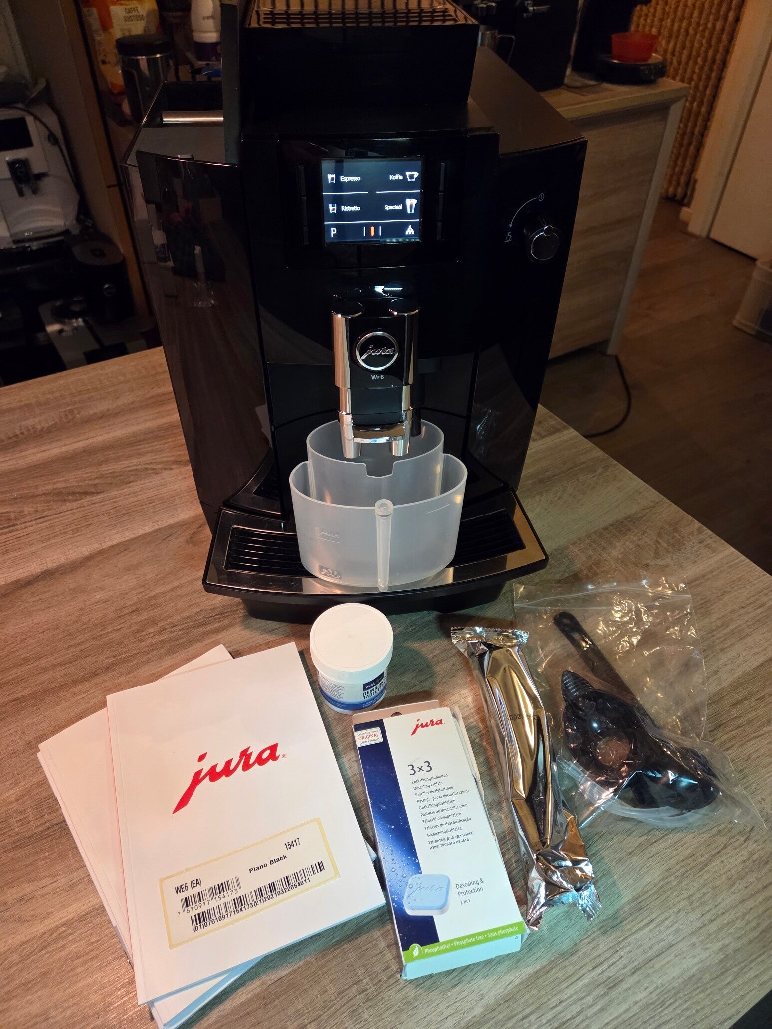 Jura WE6 AE Piano Black (2021) | Slechts 2.840 Bereidingen!!