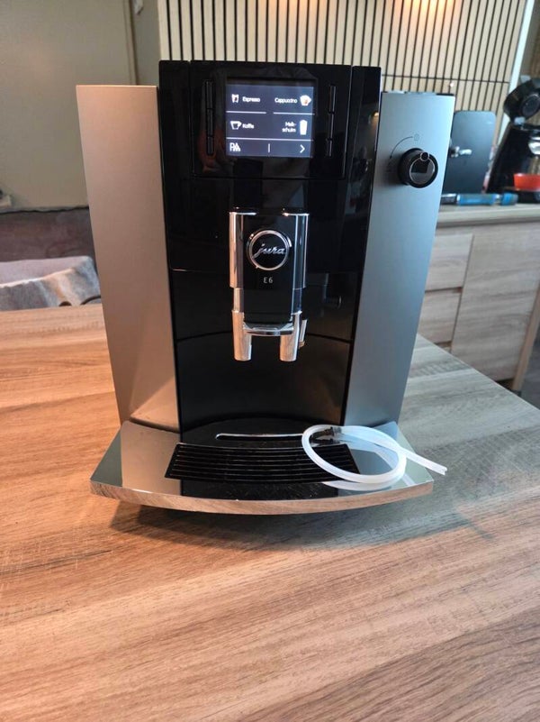 JURA E6 (EB) Dark Inox (2021) | In zeer goede staat!