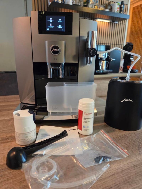 Jura E8 (EB) Dark Inox (2022) | Met WiFi & met maar 4613 bereidingen!