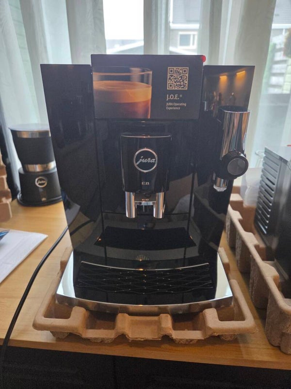 Jura E8 (ED) Piano Black NIEUW! Model 2026 + 1L Cool Control (EB) Nieuw!