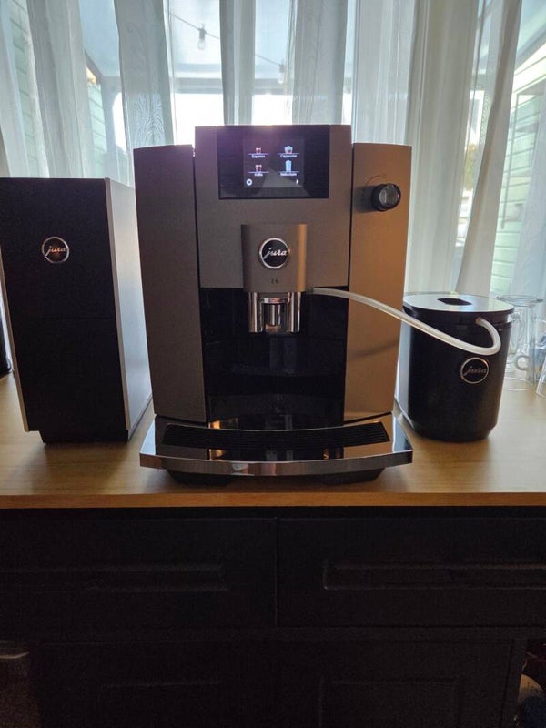 Jura E6 EC Dark Inox Complete Set! 2024| met Slechts 321 Bereidingen
