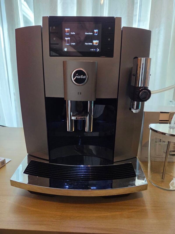 Jura E8 EC 2024 Dark Inox 1610 Bereidingen! Nieuw staat!