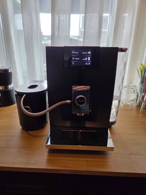 Jura ENA 8 Full Metro Black 2022 + Cool Control 0,6L - 4472 Bereidingen Topstaat