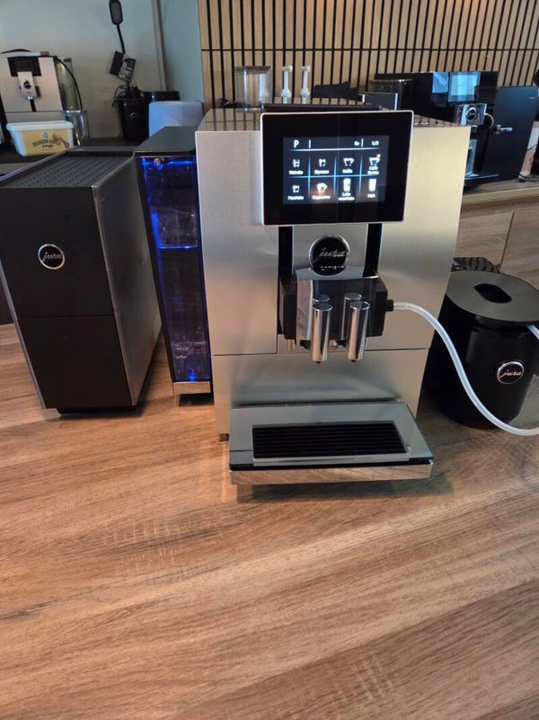 Jura Z8 Complete Set | Kopjesverwarmer & Cool Control 0.6L