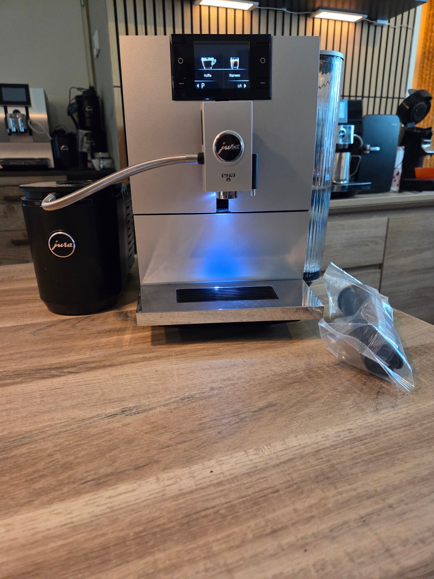 Jura ENA 8 Metropolitan Black izgst! | 6659 bereidingen! + Cool Controle 0,6L