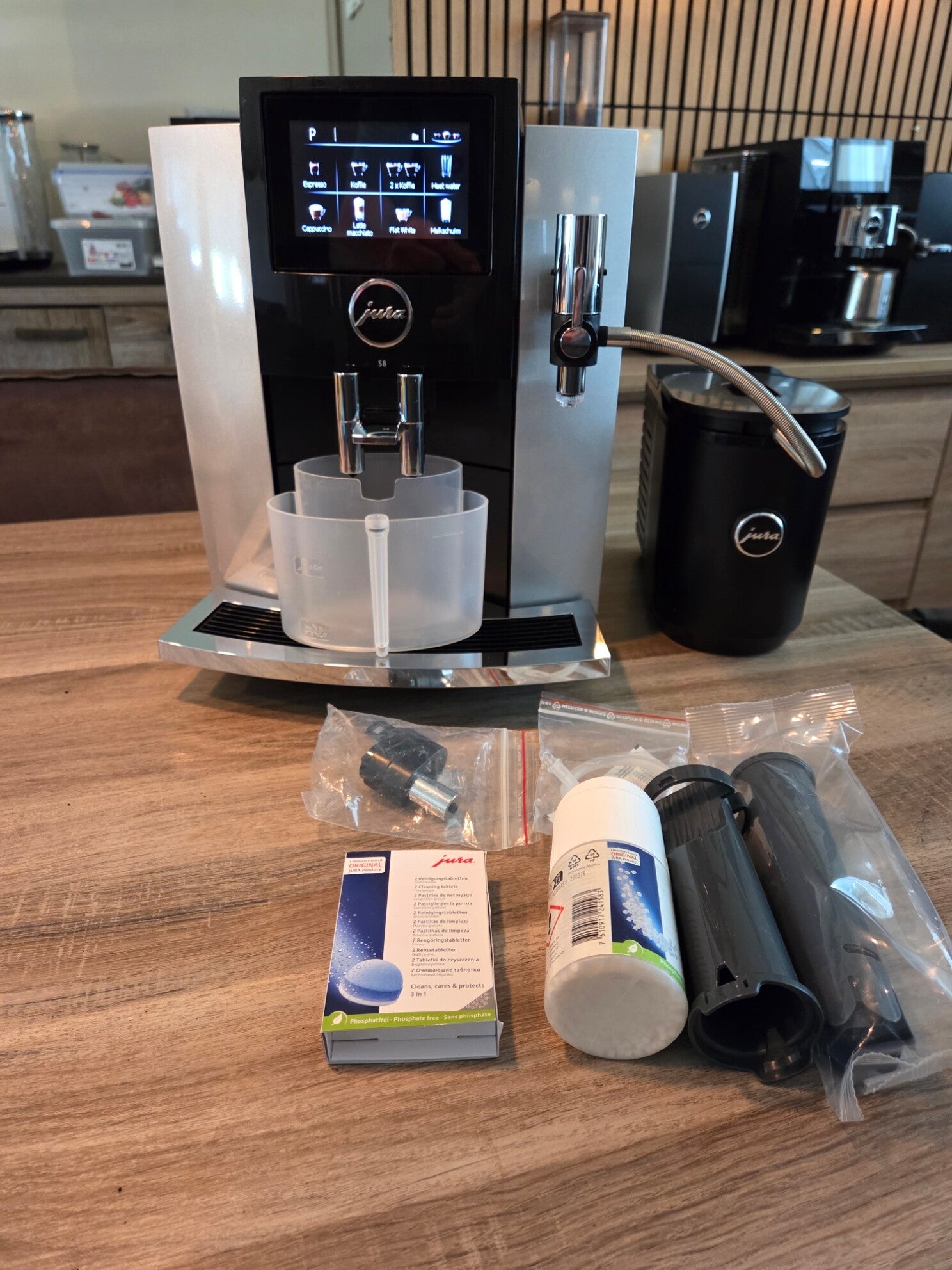 Jura S8 Moonlight Silver 2022 met Cool Controle 0,6L (4.828 bereidingen)