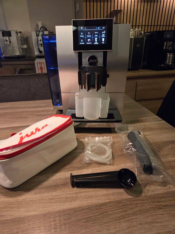 Jura Z8 Aluminium Silver | Bluetooth (Smart Connect) IZGST