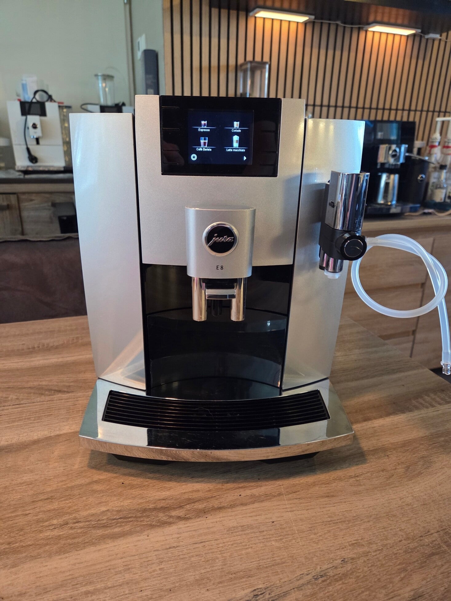 Jura E8 EB Moonlight Silver 2021. Nette staat