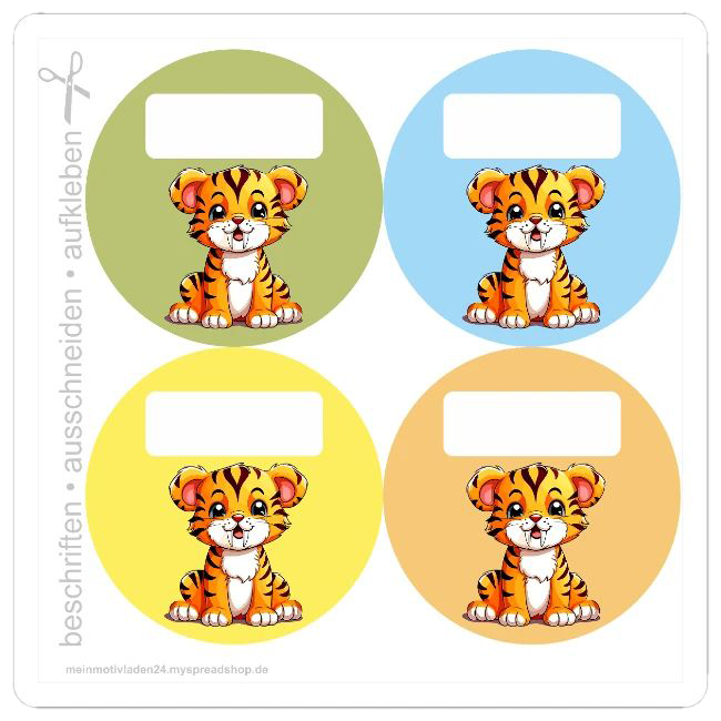 Vier runde DIY Namensaufkleber mit niedlichem Säbelzahntiger-Motiv vor Urzeit-Landschaft zum Ausschneiden und Beschriften.