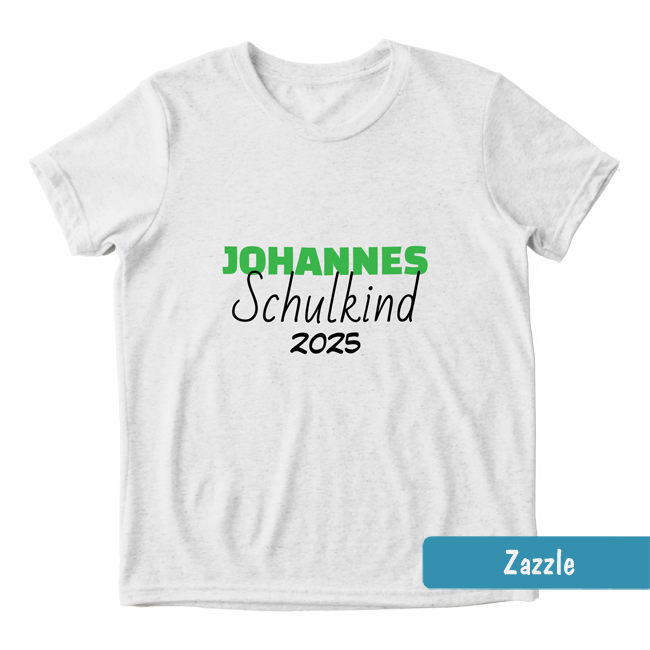 Weißes Schulanfangs-Shirt für Kinder mit personalisierbarem grünem Namen, "Schulkind" & Jahreszahl.