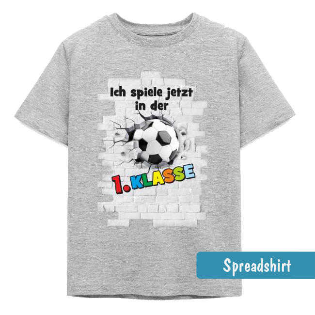 Personalisierbares Einschulungs-Design mit einem Fußball, der eine weiße Ziegelmauer durchbricht, und dem bunten Schriftzug „Ich spiele jetzt in der 1. KLASSE“.