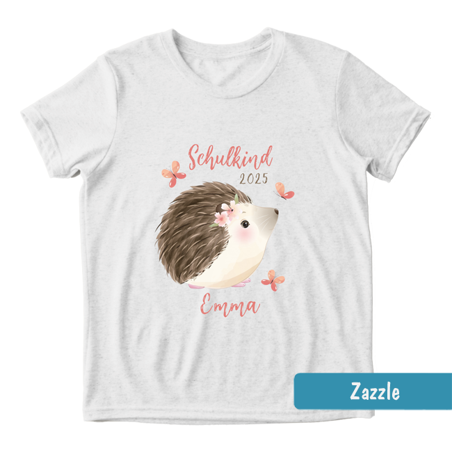 Weißes Einschulungs-Shirt mit Aquarell-Igel mit Blumen, rosa Schmetterlingen & Text: Schulkind und personalisierbarer Name.