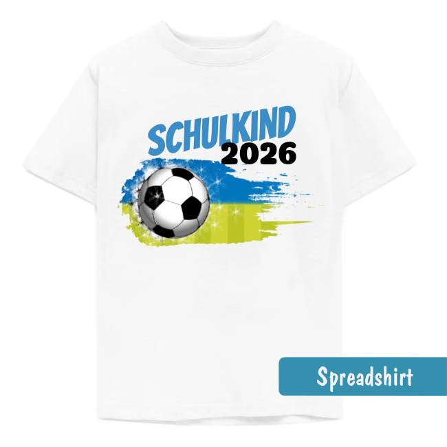 Weißes Kinder-Shirt mit Fußball, blau-grünem Farbfleck & Aufschrift „SCHULKIND 2026“. Motiv für den Schulanfang.