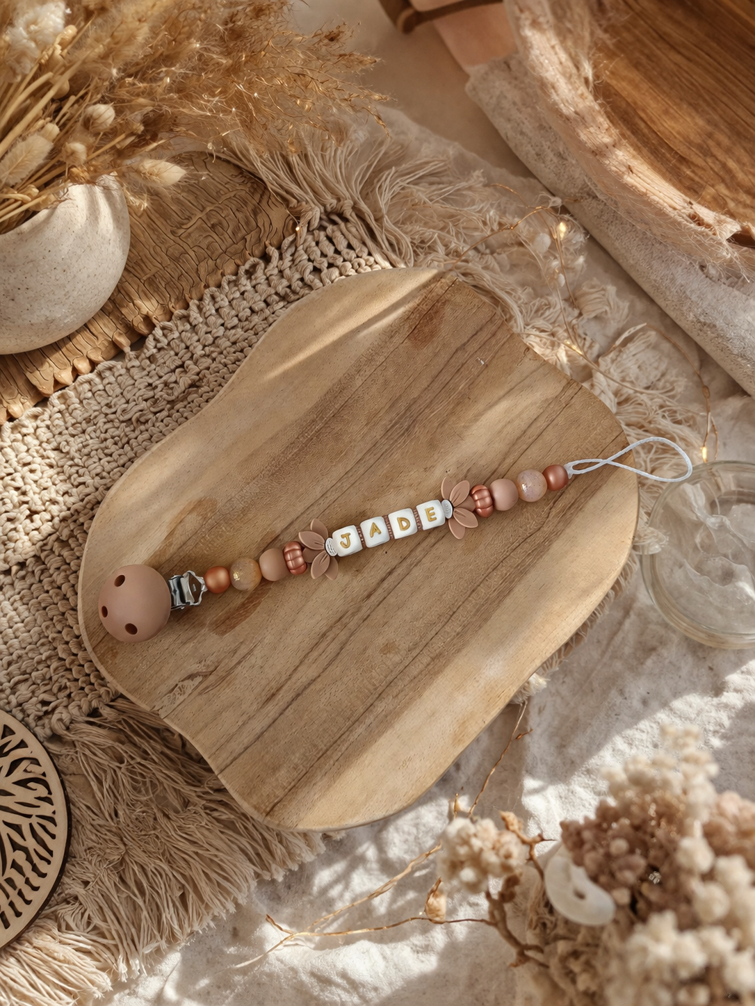 Attache tétine fleurs de lotus ‹ Jade ›