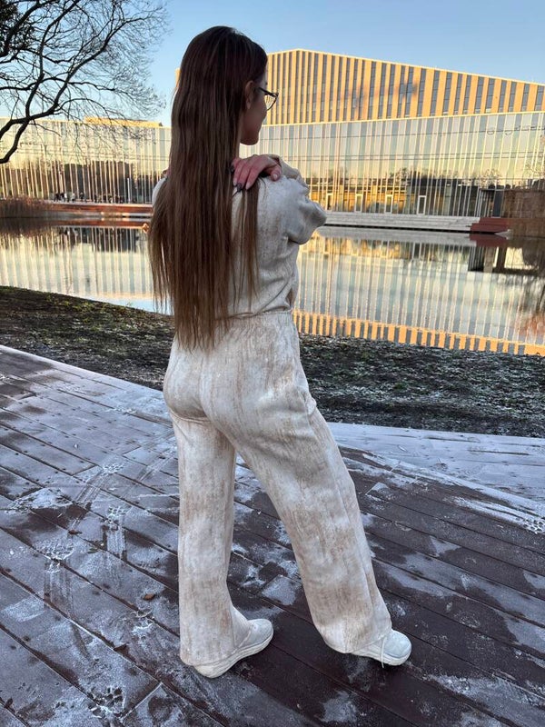 Kremowy komplet z delikatnym brokatem (bluza+spodnie)