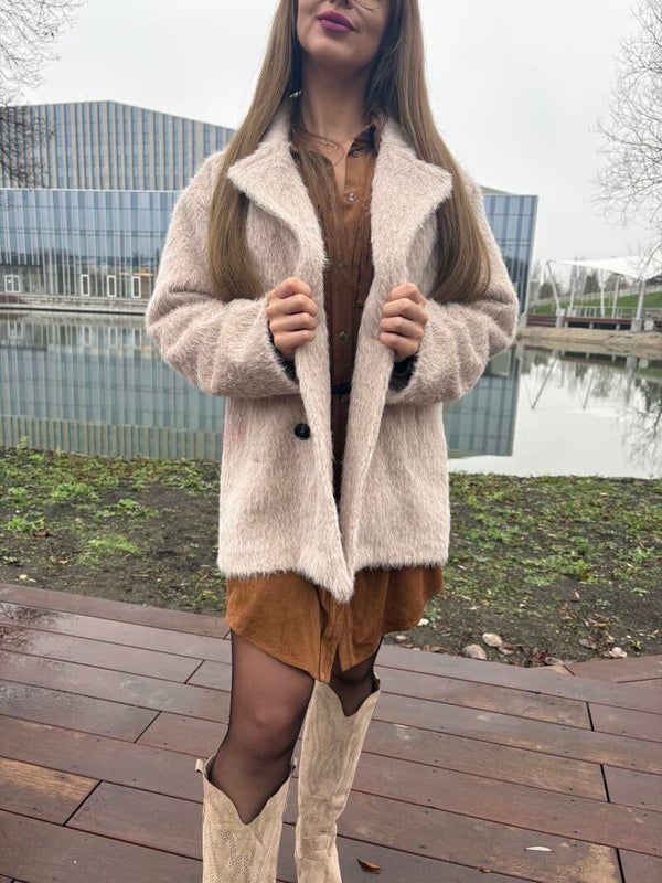 Elegancki kremowy ciepły płaszcz