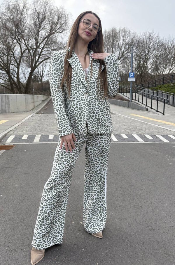 Zestaw z długą marynarką i długimi spodniami typu dzwony - zieleń