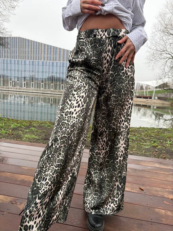 Spodnie z wysokim stanem, kieszeniami, z nadrukiem zwierzęcym