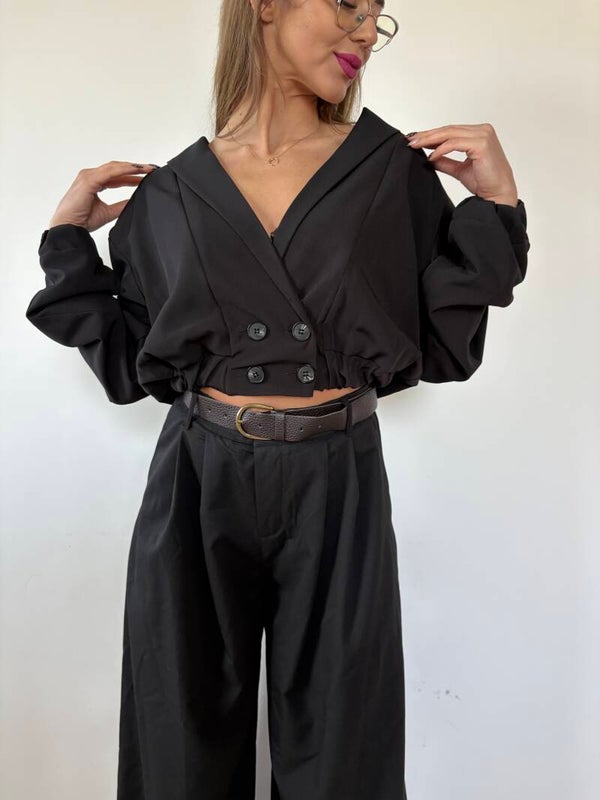 Krótka marynarka z długim rękawem i guzikami