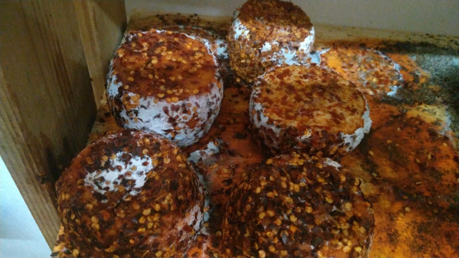 Cacio in camicia al peperoncino