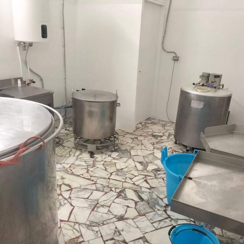 Caseificio dove avviene la produzione del formaggio 