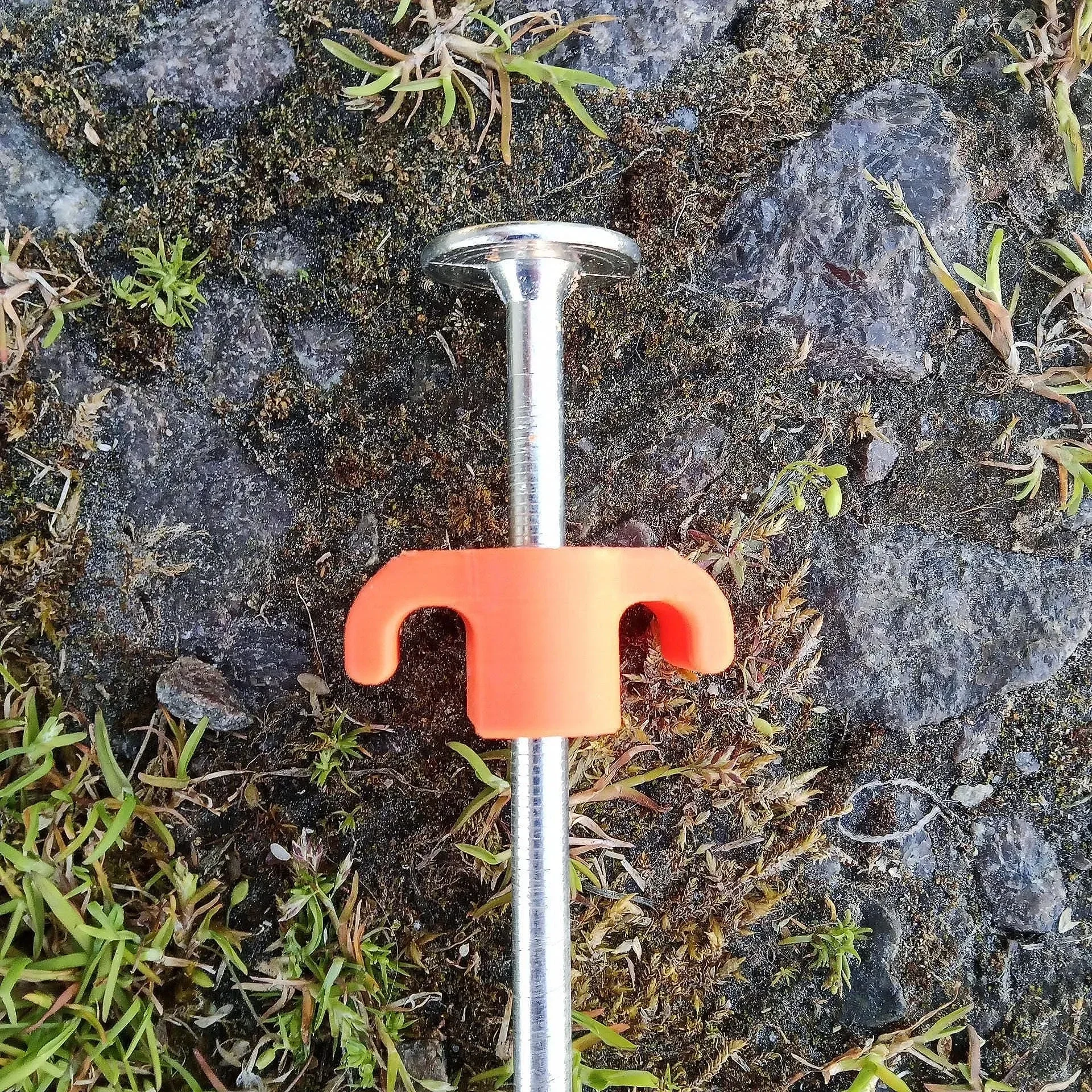 Haken für das Bad mit angehangenem Handtuch