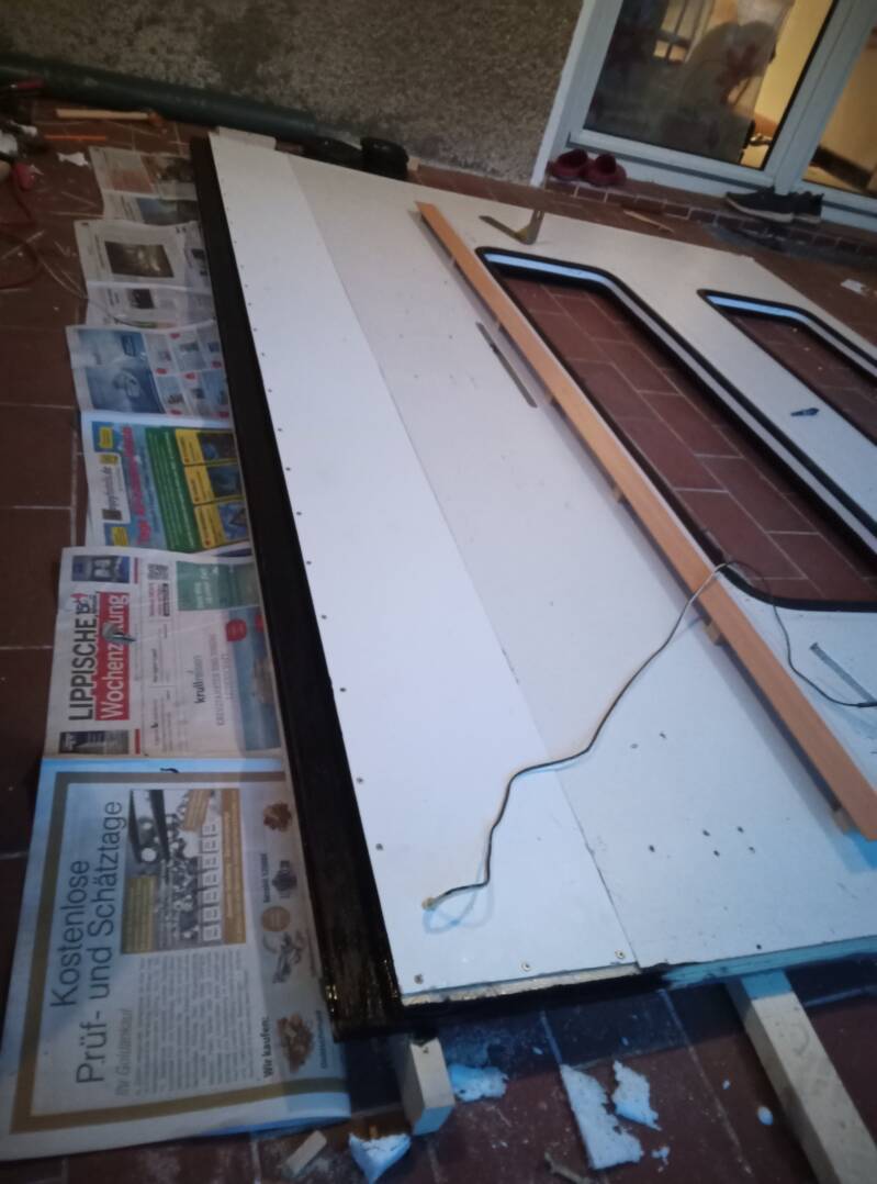 Fertig raparierte Wohnwagenrückwand
