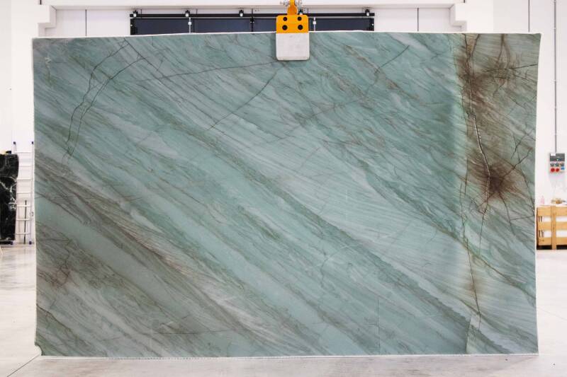 Esmeralda/ Emerald Green/ Verde Esmeralda (Quartzite) - Brazil