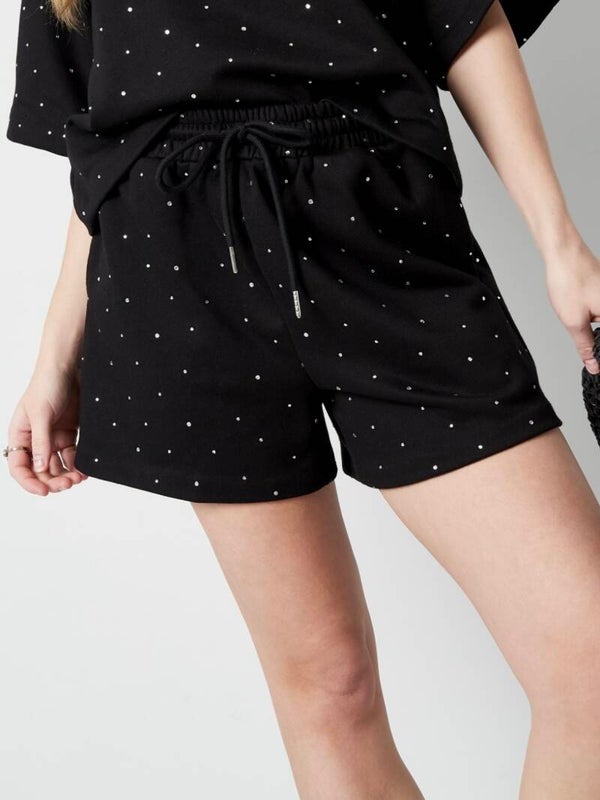 Short glitters in the sky - black