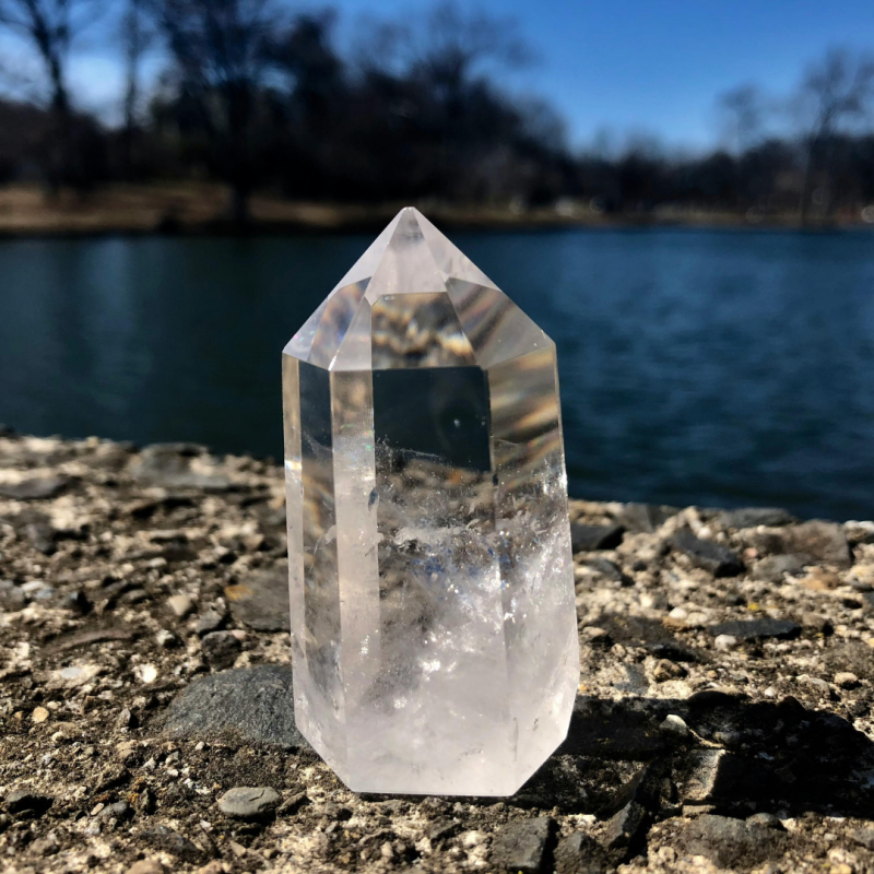 Bergkristall reinigen und aufladen mit Mondlicht, Räucherwerk oder Bergkristall – spirituelle Bedeutung und Wirkung, Bergkristall Schmuck kaufen